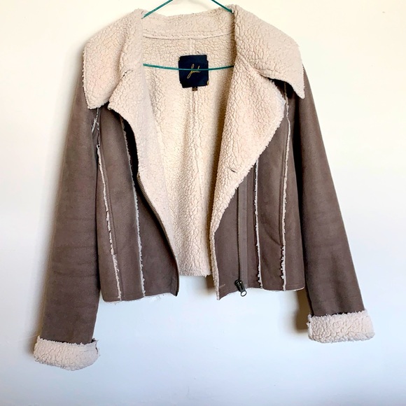 Small suede zip up jacket with fleece inside - Picture 2 of 6